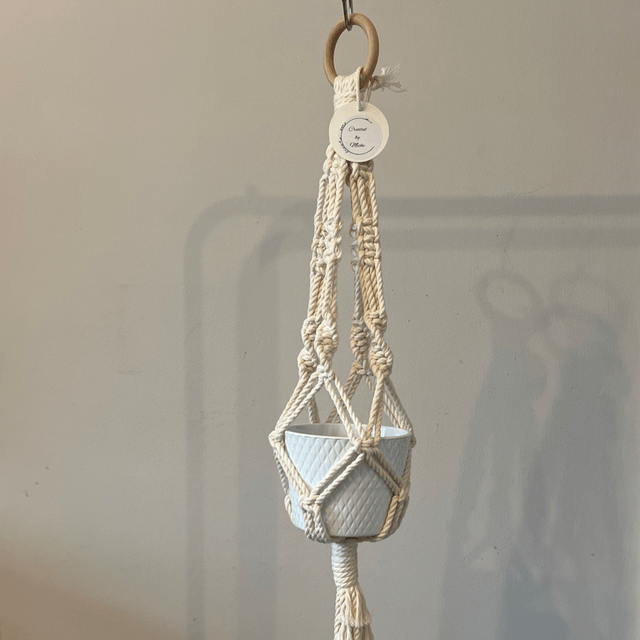 Short small knot plant hanger