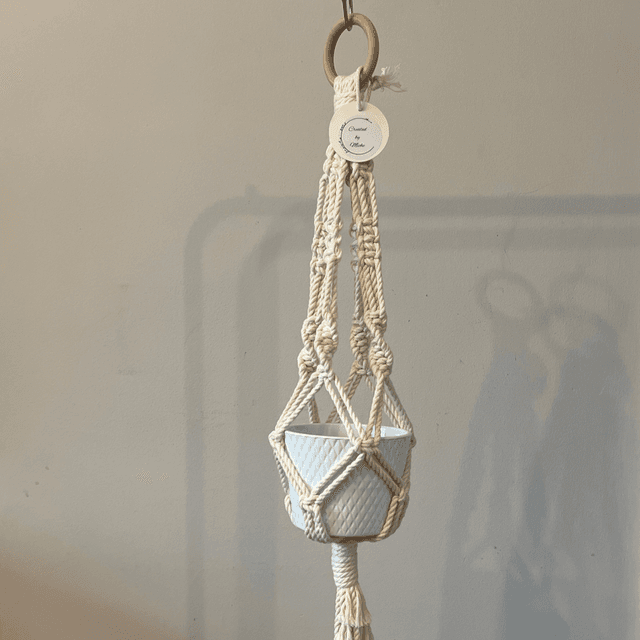 Short small knot plant hanger